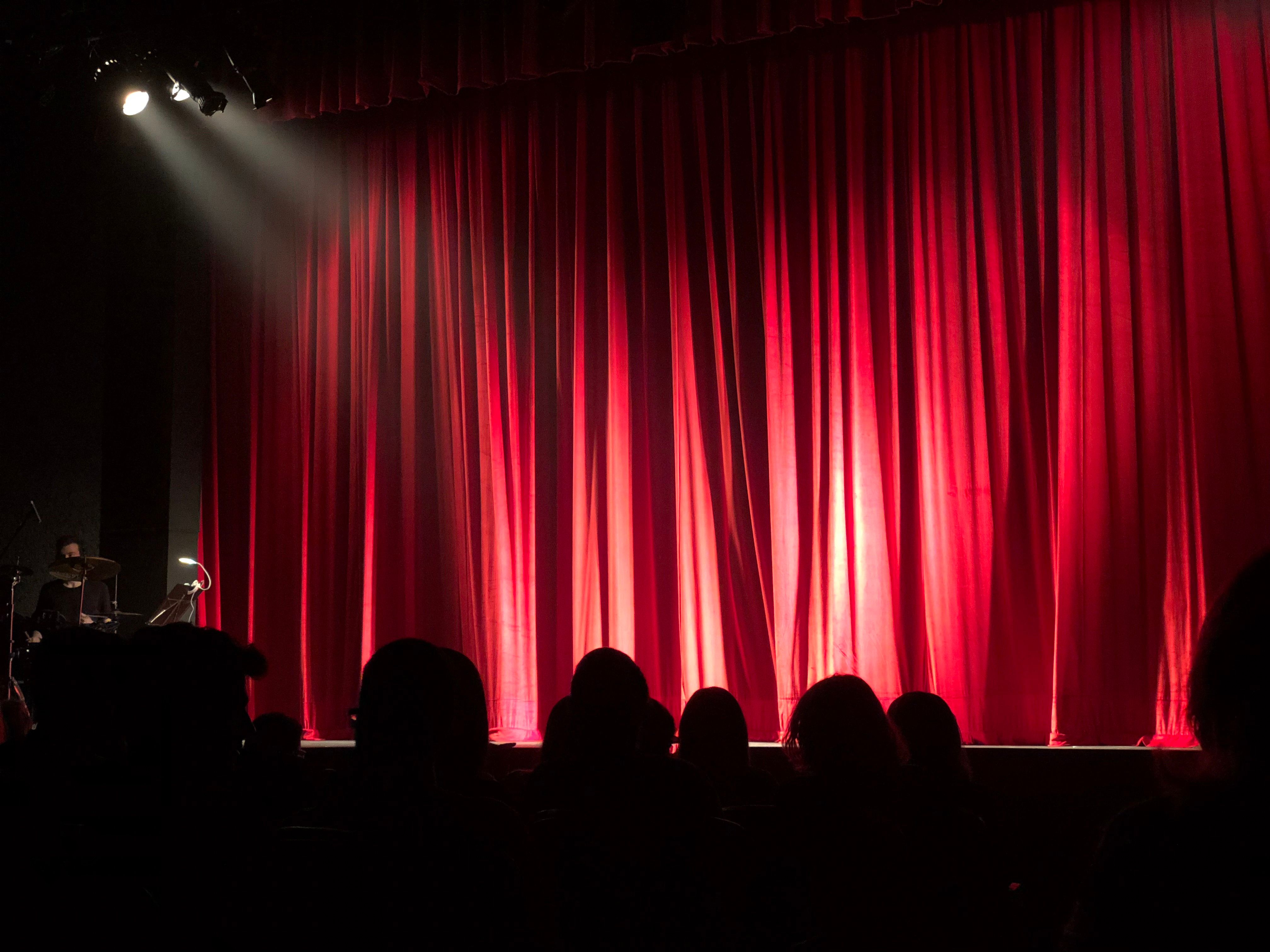 theaters prioritize silent (fanless) operation